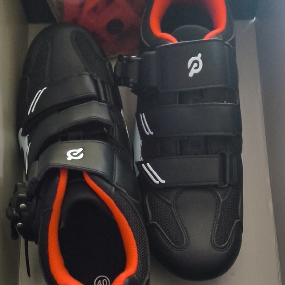Shoes - Peloton Black Cycling Shoes 40/9